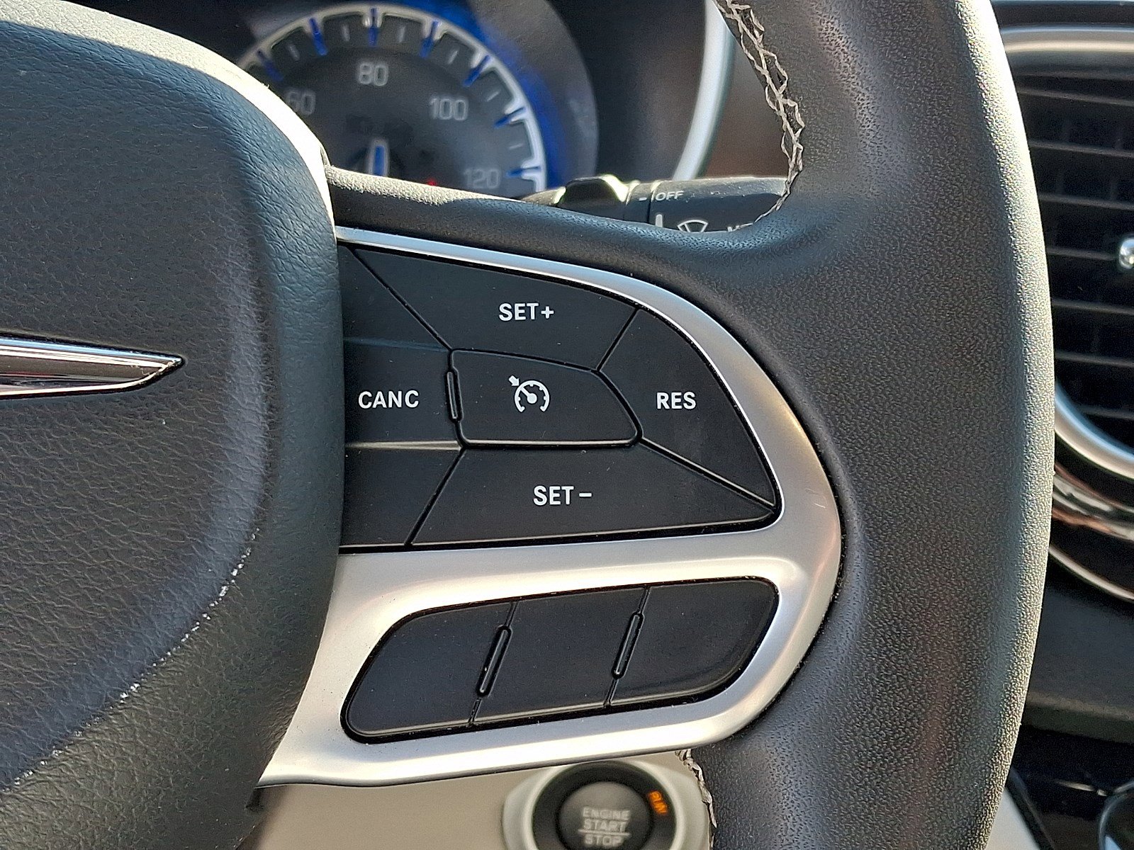 Used 2022 Chrysler Voyager LX image 20