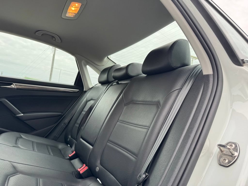 Used 2018 Volkswagen Passat 2.0T SE FWD image 14