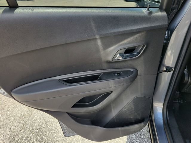 Used 2019 Chevrolet Trax LT w/ LT Convenience Package FWD image 12