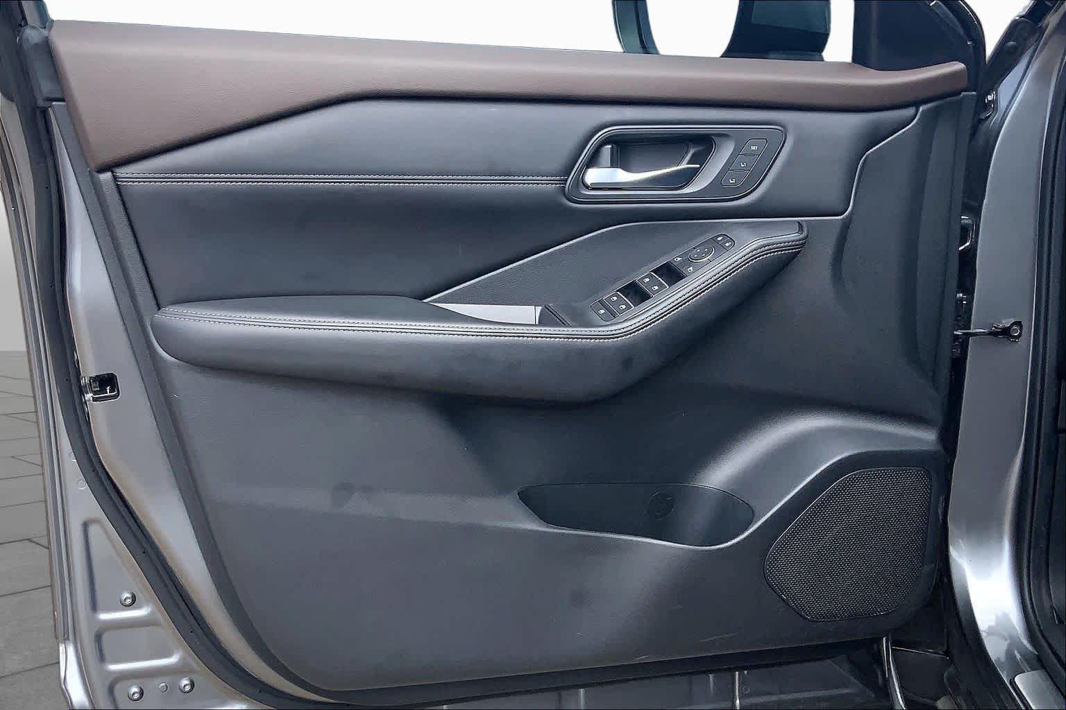 Used 2023 Nissan Rogue SL w/ SL Premium Package FWD image 22