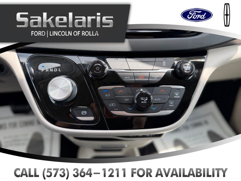 Used 2022 Chrysler Pacifica Touring-L FWD image 27