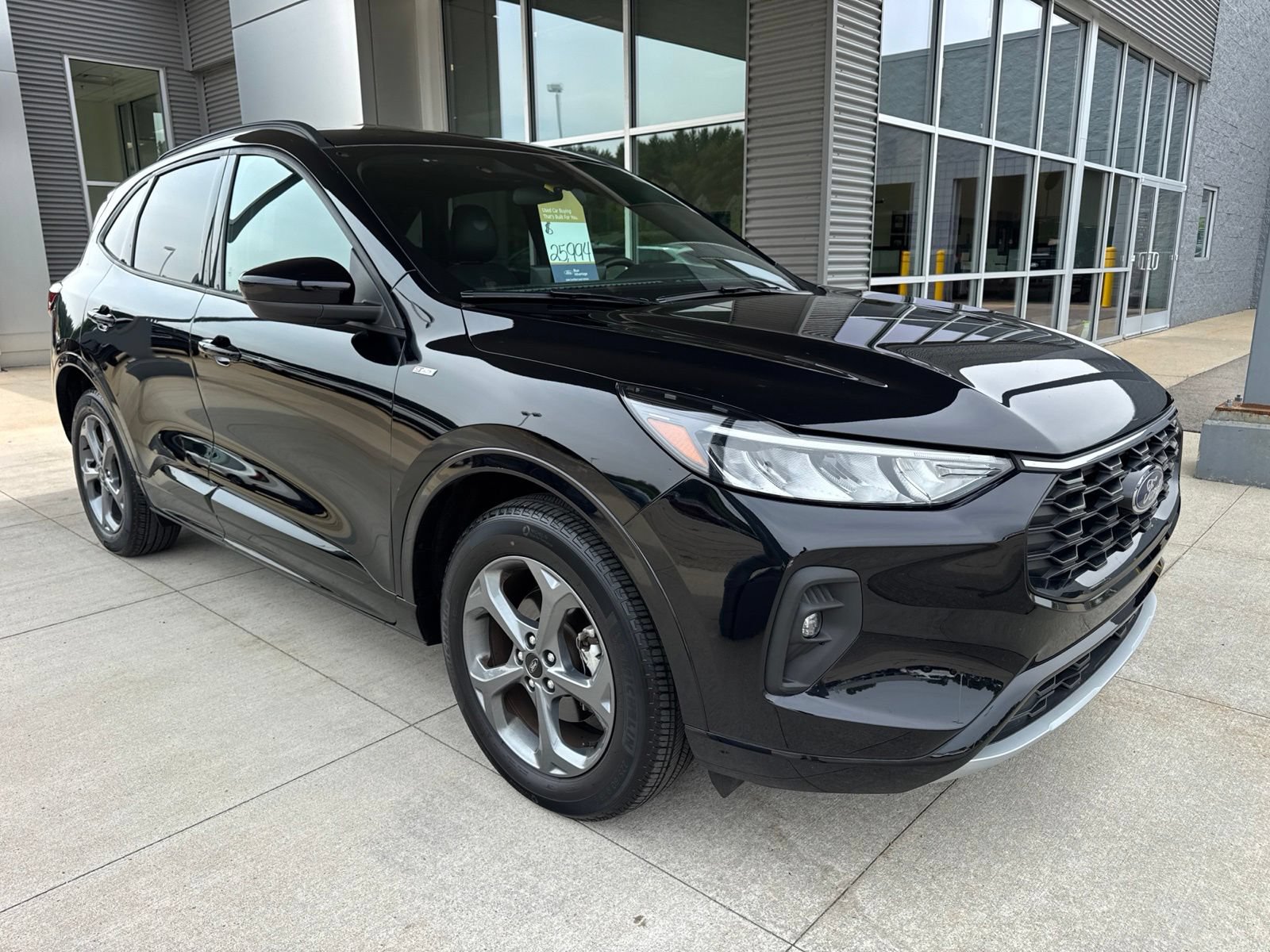 Certified 2023 Ford Escape ST-Line Select AWD/4WD image 10