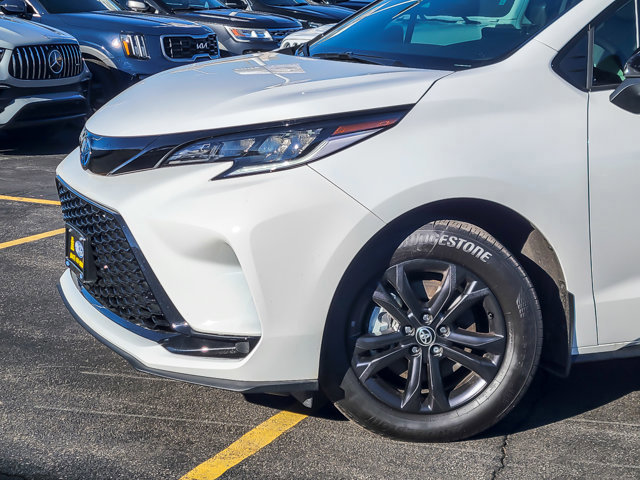 Used 2025 Toyota Sienna XSE image 6