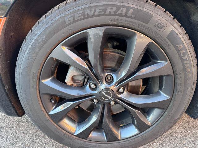 Used 2020 Chrysler Pacifica Touring w/ S Appearance Package FWD image 9
