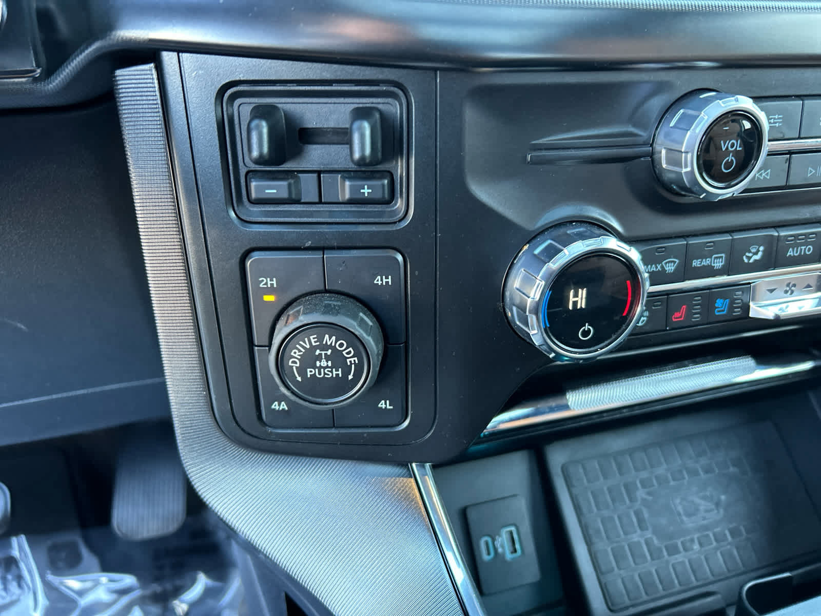 Certified 2021 Ford F150 Platinum w/ Equipment Group 701A High image 37