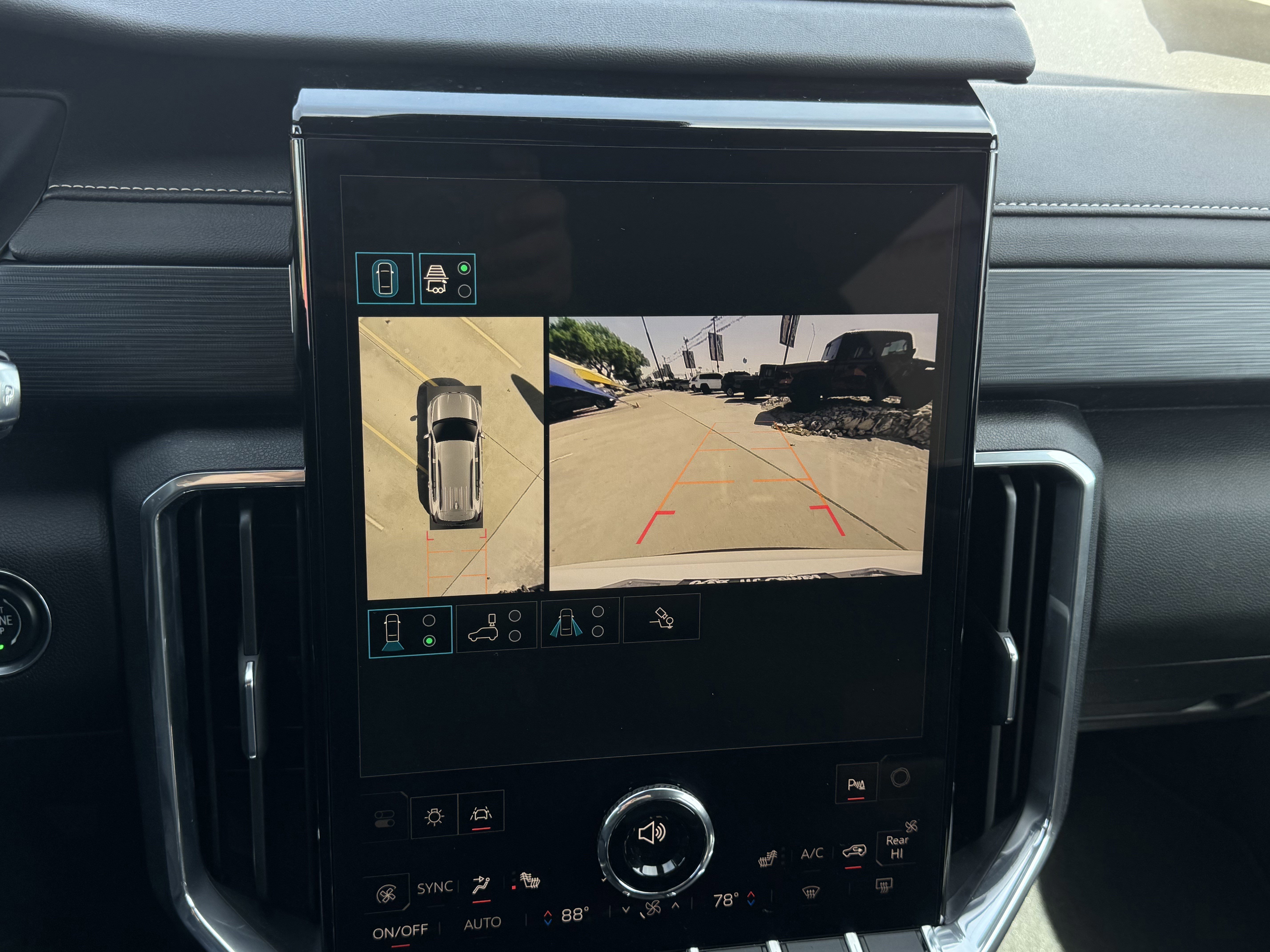 Used 2025 GMC Acadia Elevation image 28