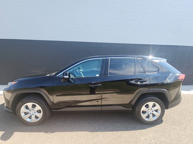 Used 2022 Toyota RAV4 LE AWD/4WD image 3