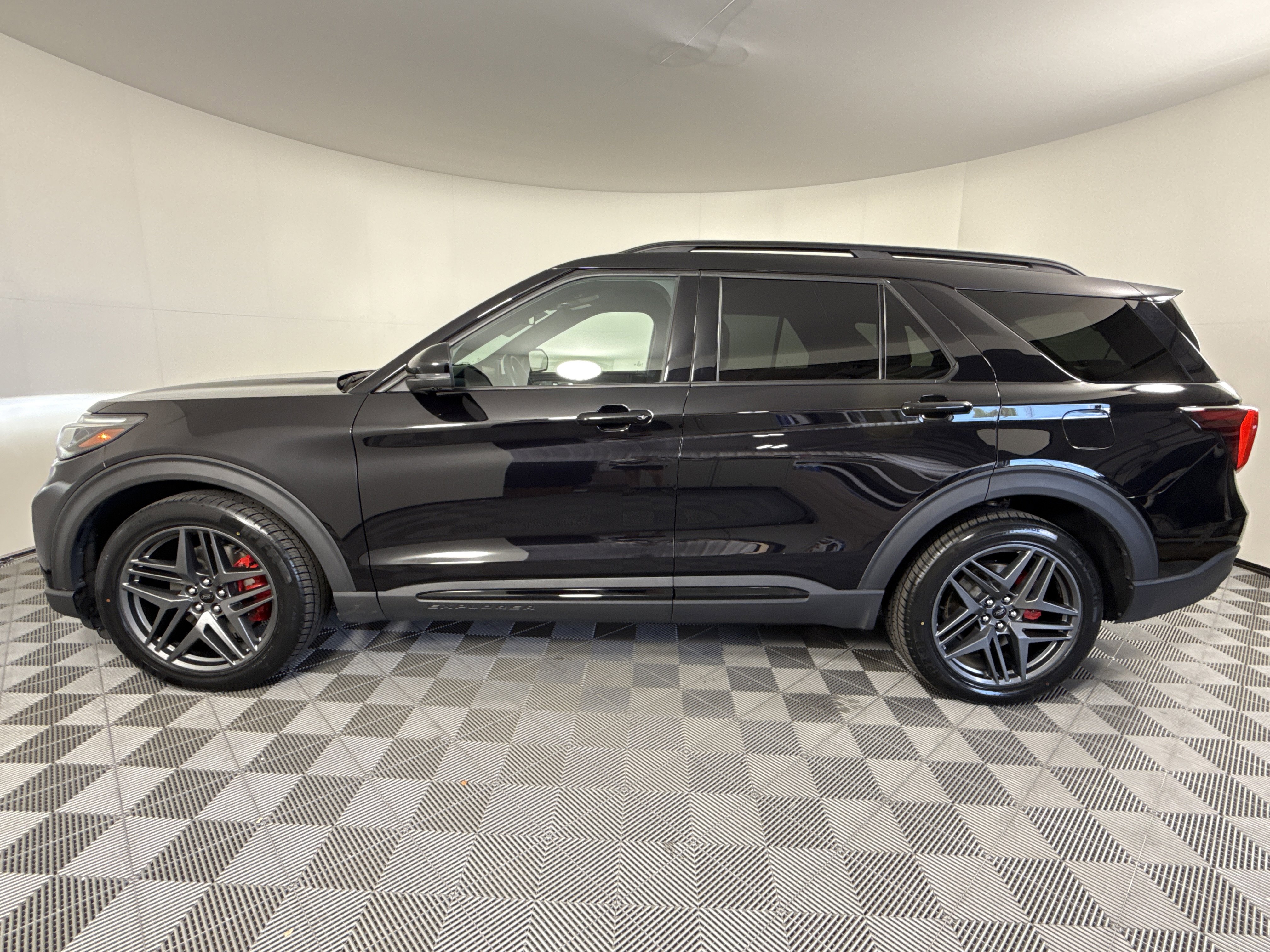 Certified 2025 Ford Explorer ST w/ Sun And Sound Package AWD/4WD image 5