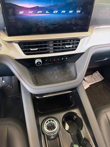 Certified 2025 Ford Explorer Active w/ Active Comfort Package RWD image 7