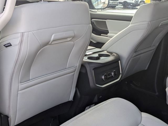 Certified 2025 Ford Expedition Platinum AWD/4WD image 28