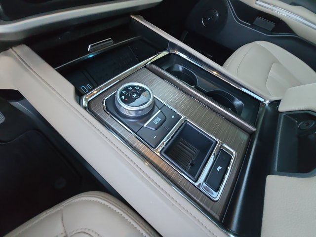 Certified 2024 Ford Expedition Limited RWD image 18