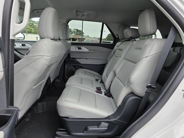 Certified 2025 Ford Explorer Active w/ Active Comfort Package RWD image 17