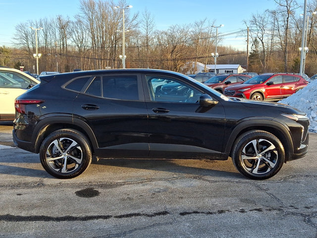 Used 2024 Chevrolet Trax RS w/ Driver Confidence Package image 3