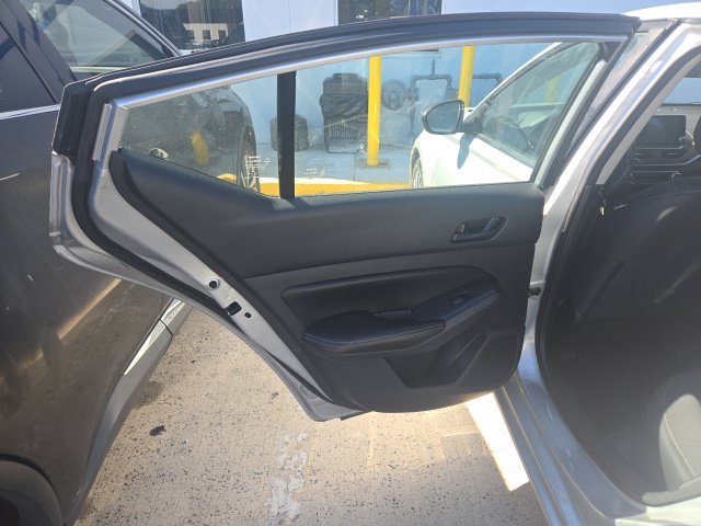 Used 2024 Nissan Altima 2.5 SV FWD image 27