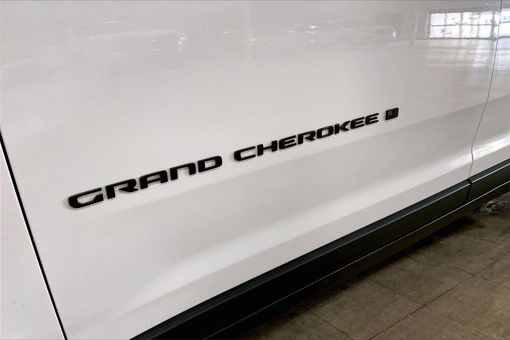 Used 2023 Jeep Grand Cherokee Altitude image 10