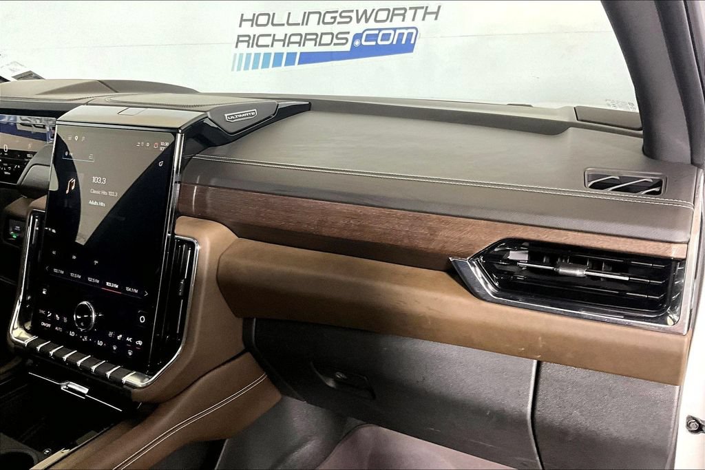 Used 2025 GMC Yukon Denali Ultimate AWD/4WD image 12