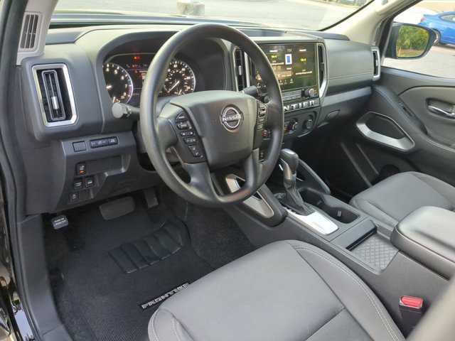 Used 2025 Nissan Frontier SV AWD/4WD image 16
