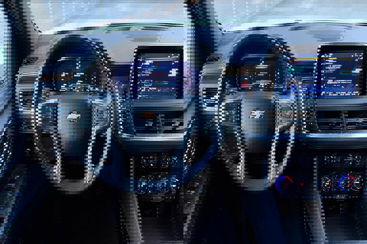 Used 2023 Chevrolet Suburban Premier image 8