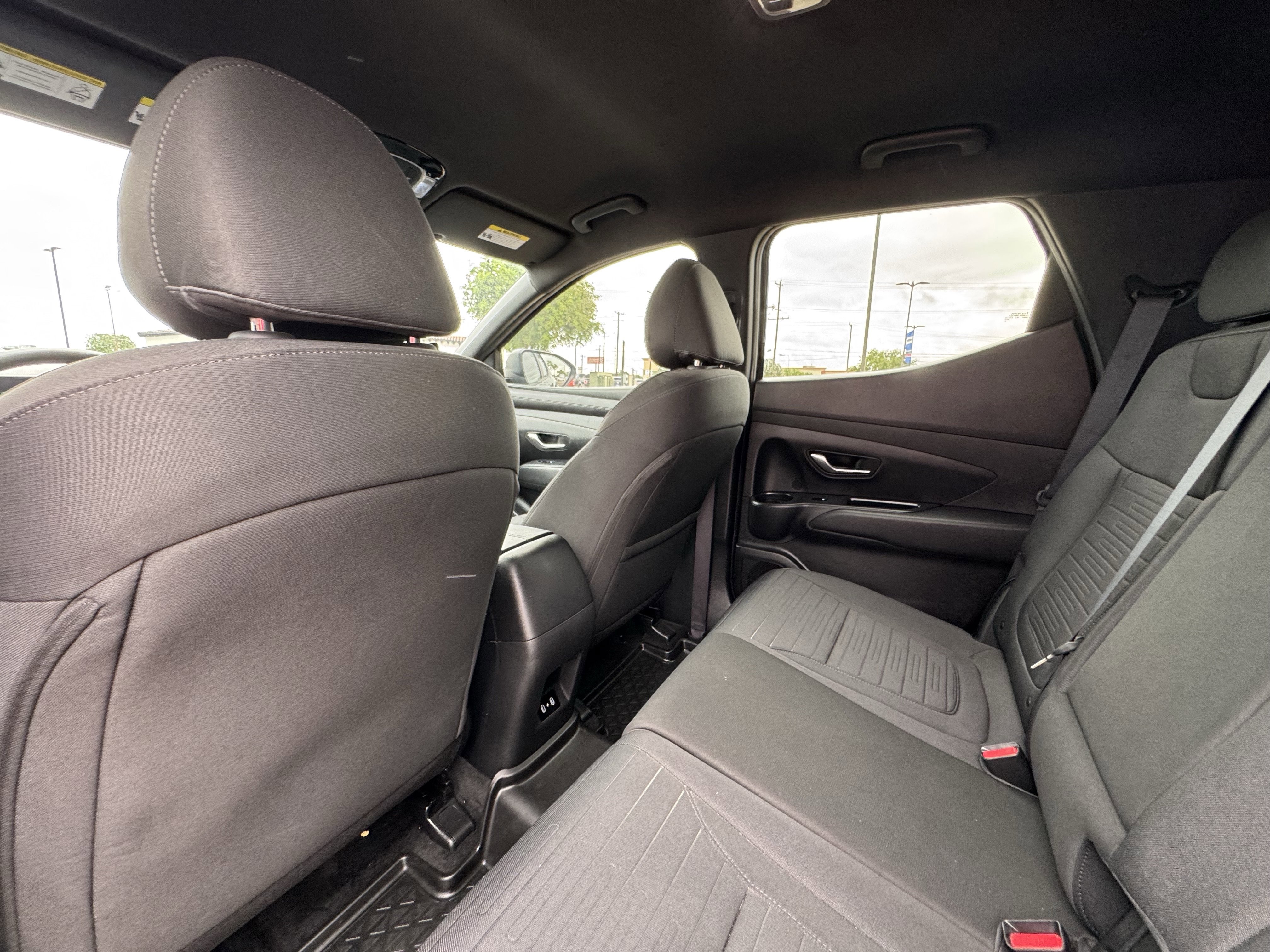 Used 2025 Hyundai Santa Cruz SE FWD image 28