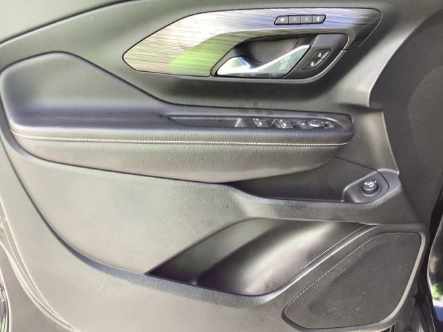 Used 2022 GMC Terrain SLT w/ Tech Package image 16