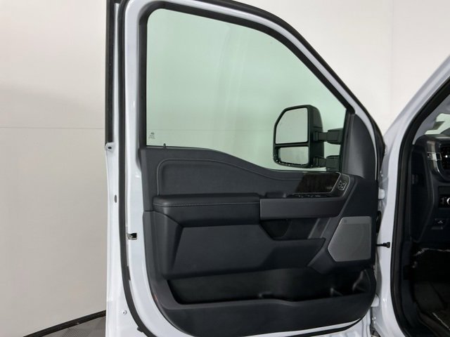 Certified 2025 Ford F350 Lariat w/ Black Appearance Package image 15