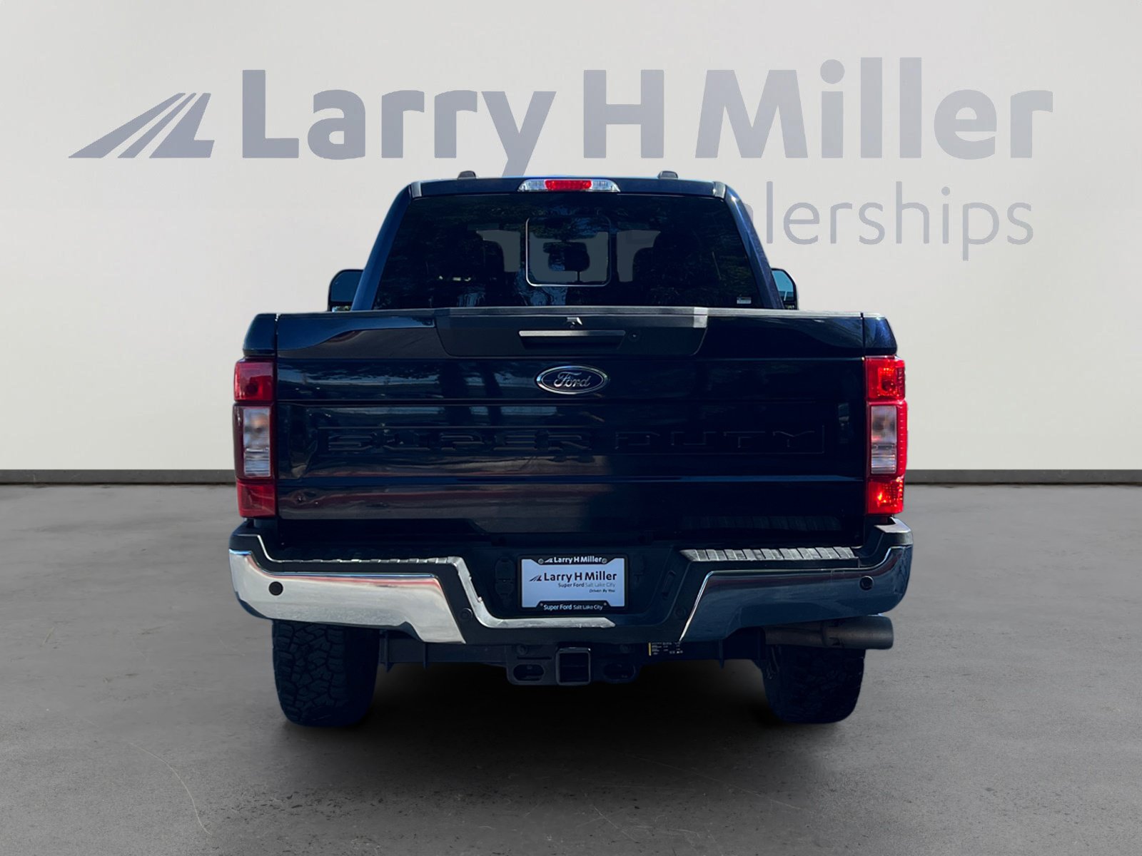 Certified 2022 Ford F350 Lariat w/ Lariat Ultimate Package AWD/4WD image 4