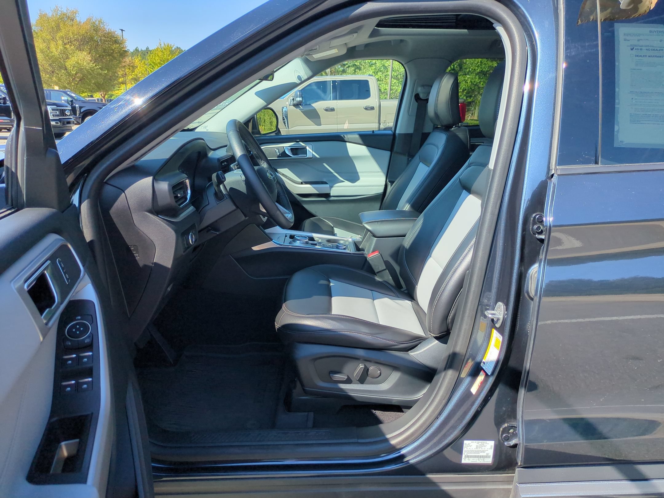 Certified 2024 Ford Explorer XLT w/ Equipment Group 202A AWD/4WD image 13