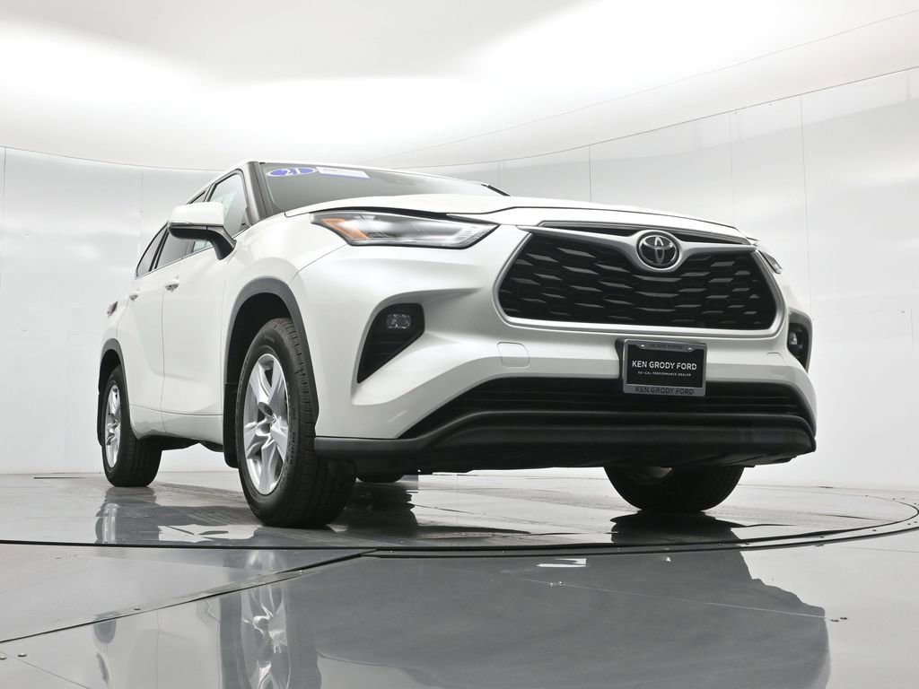 Used 2021 Toyota Highlander LE image 5