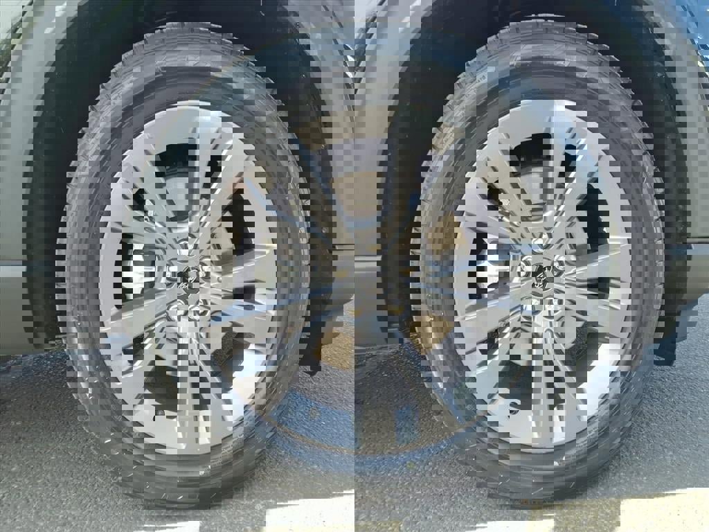 Certified 2022 Ford Explorer XLT w/ Equipment Group 202A image 9