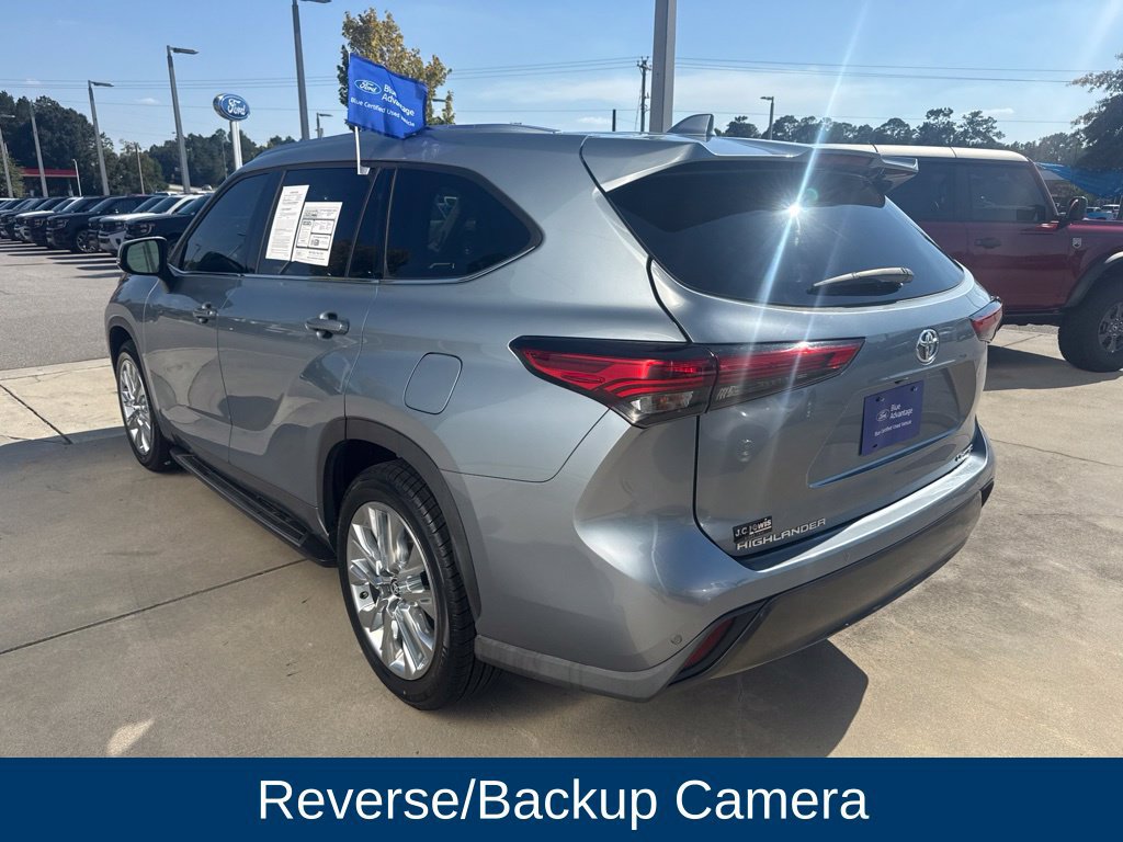 Used 2023 Toyota Highlander Limited FWD image 4