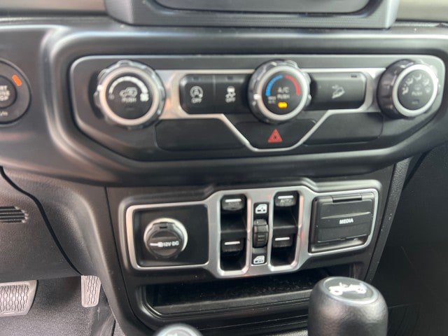 Used 2018 Jeep Wrangler Unlimited Sport S AWD/4WD image 18