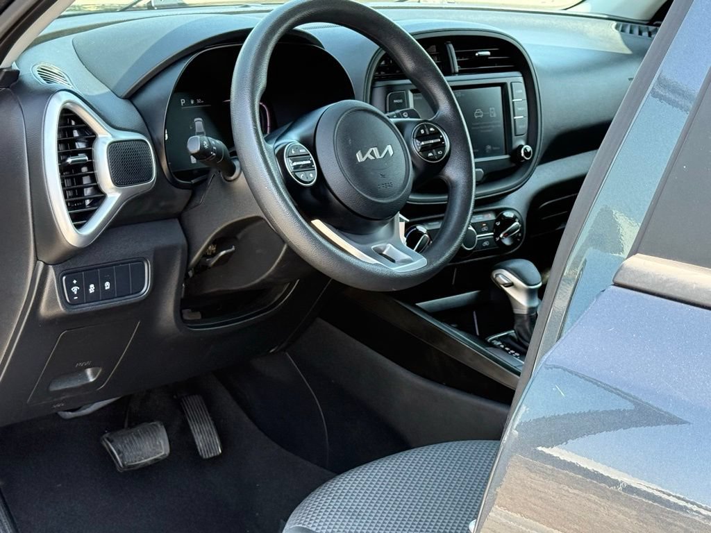 Used 2024 Kia Soul LX w/ Option Group 015 FWD image 7