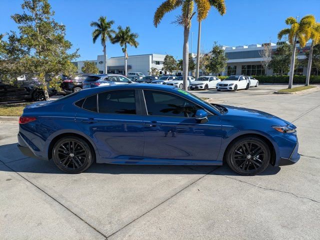 Used 2025 Toyota Camry SE image 5