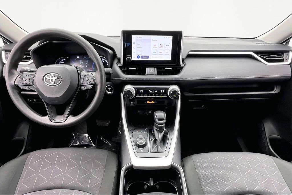 Used 2025 Toyota RAV4 XLE image 16