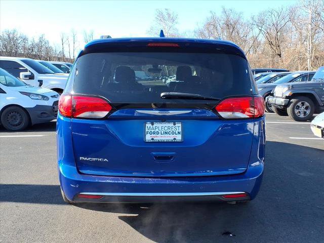 Used 2020 Chrysler Pacifica Touring-L image 4