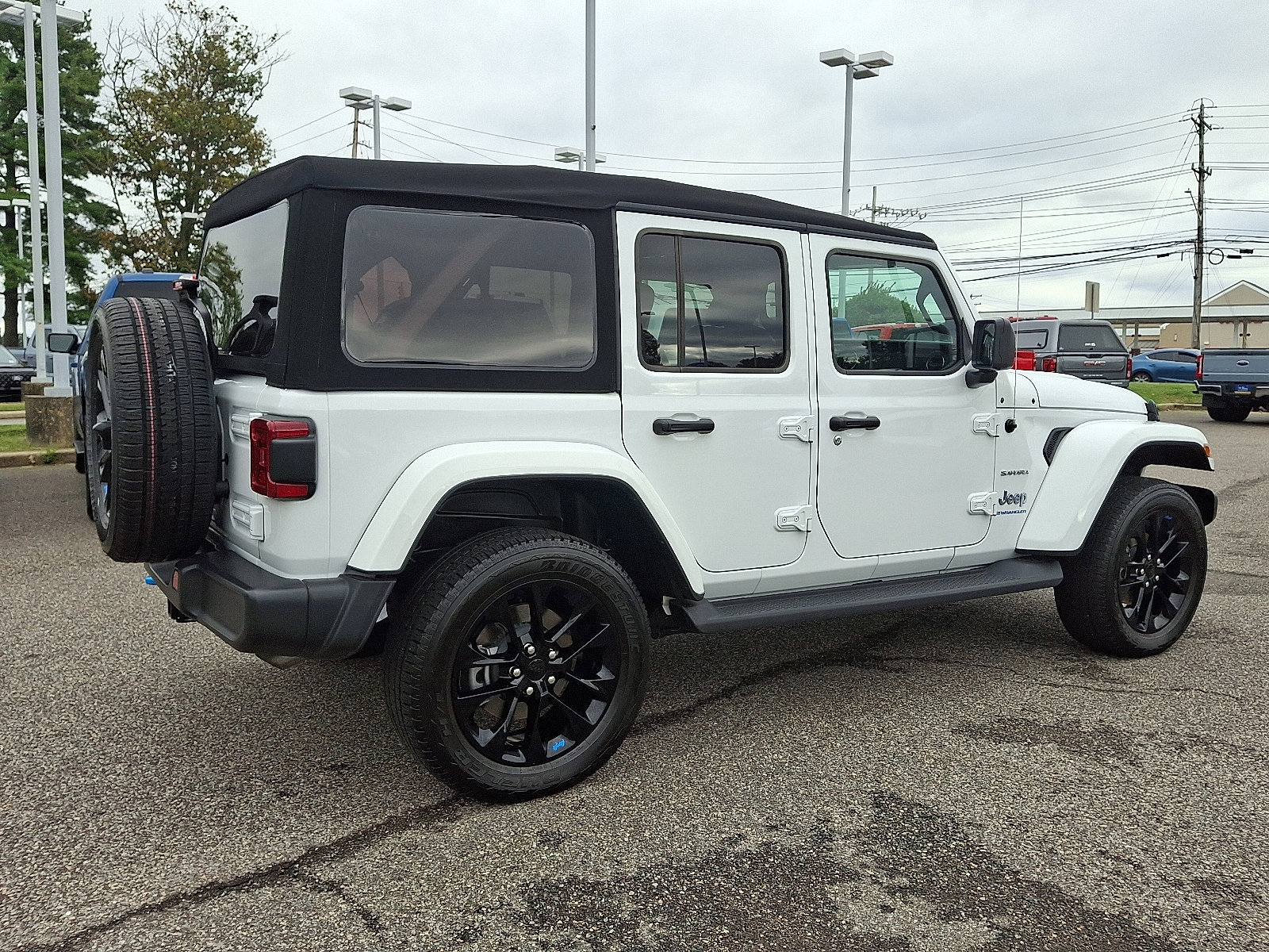 Used 2023 Jeep Wrangler Sahara w/ Cold Weather Group image 8