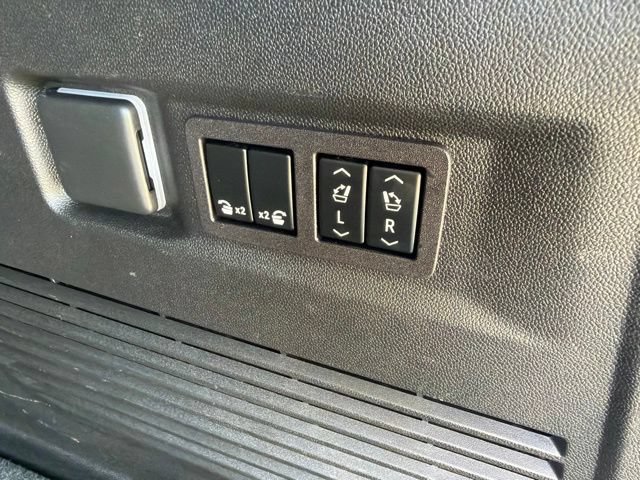 Used 2023 Chevrolet Tahoe High Country AWD/4WD image 25