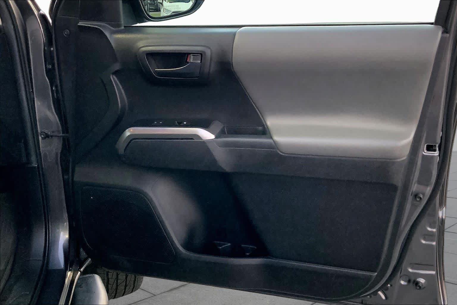 Used 2023 Toyota Tacoma SR5 AWD/4WD image 20
