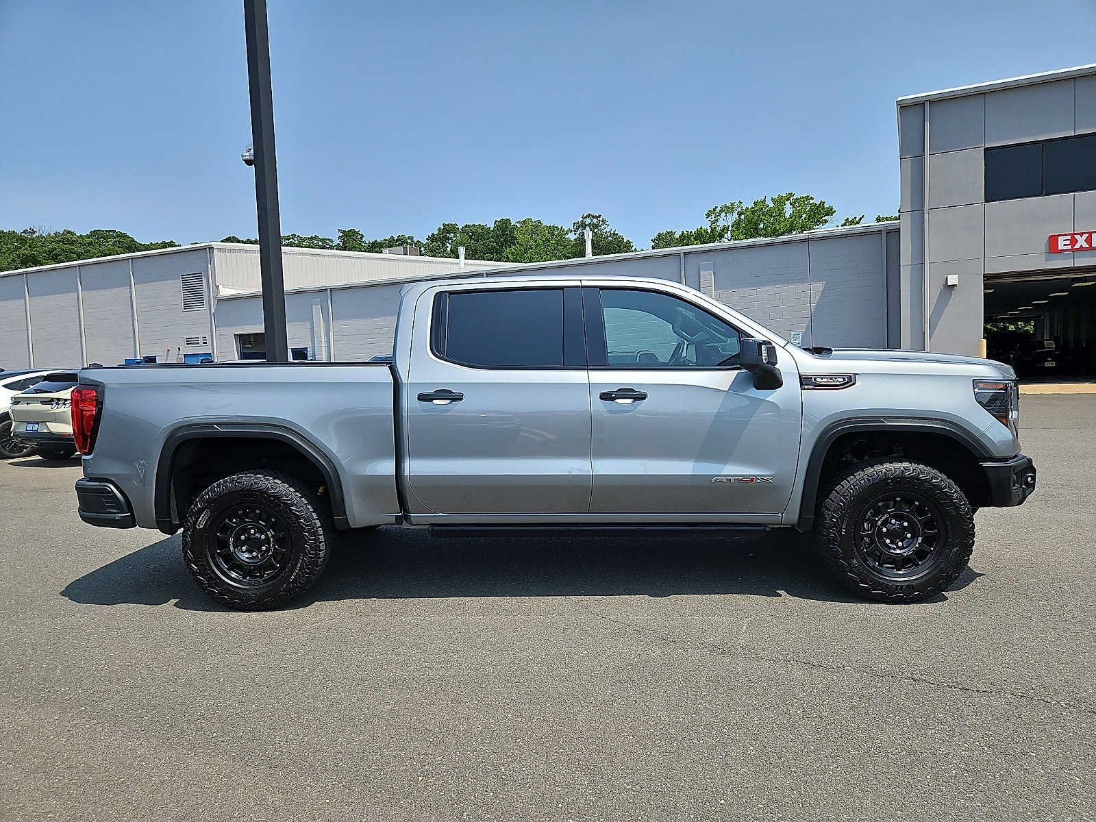 Used 2023 GMC Sierra 1500 AT4X w/ AT4X AEV Edition AWD/4WD image 7