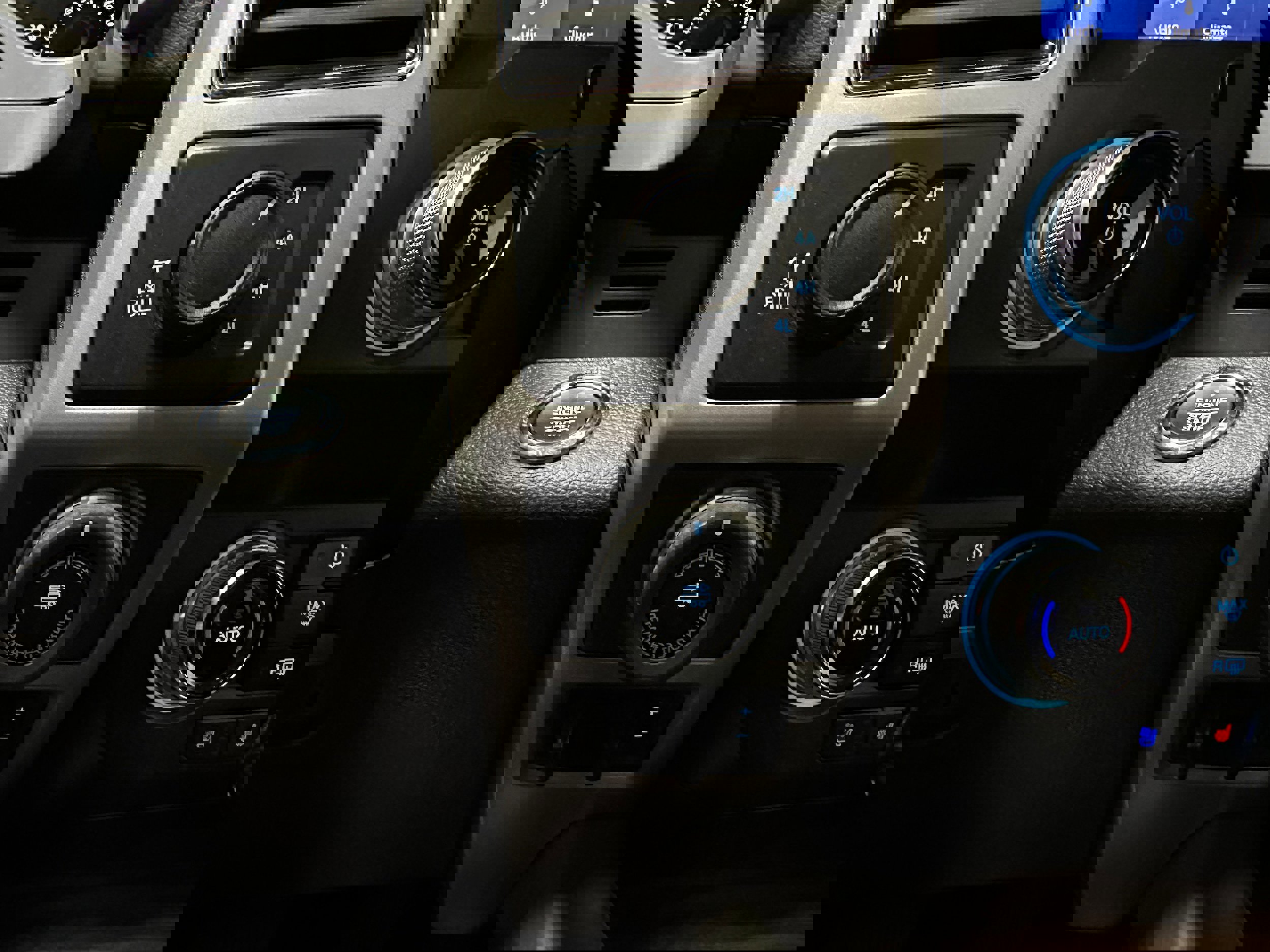 Certified 2020 Ford F150 Lariat w/ Equipment Group 502A Luxury image 24