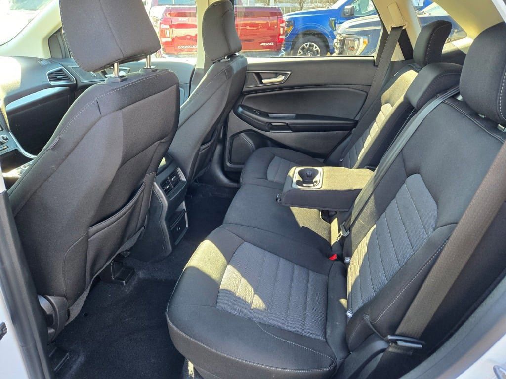 Certified 2024 Ford Edge SE w/ Black Appearance Package image 15