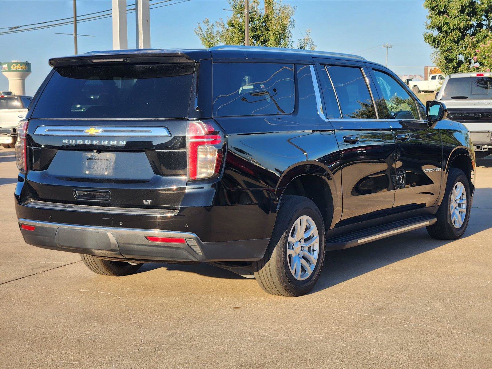 Used 2024 Chevrolet Suburban LT AWD/4WD image 4