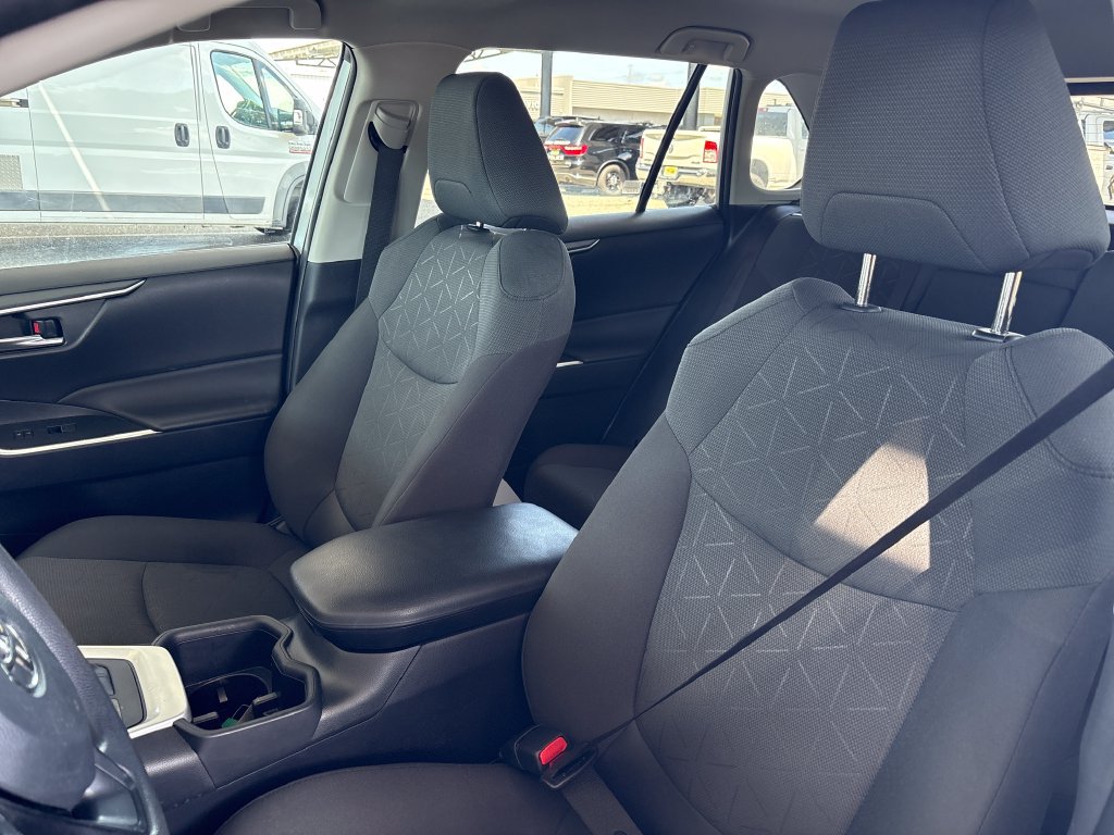 Used 2024 Toyota RAV4 XLE AWD/4WD image 13