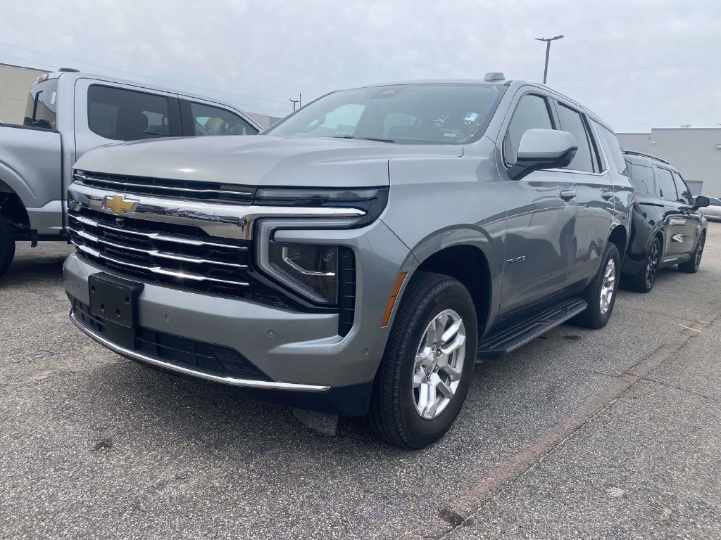 Used 2025 Chevrolet Tahoe LT AWD/4WD image 3