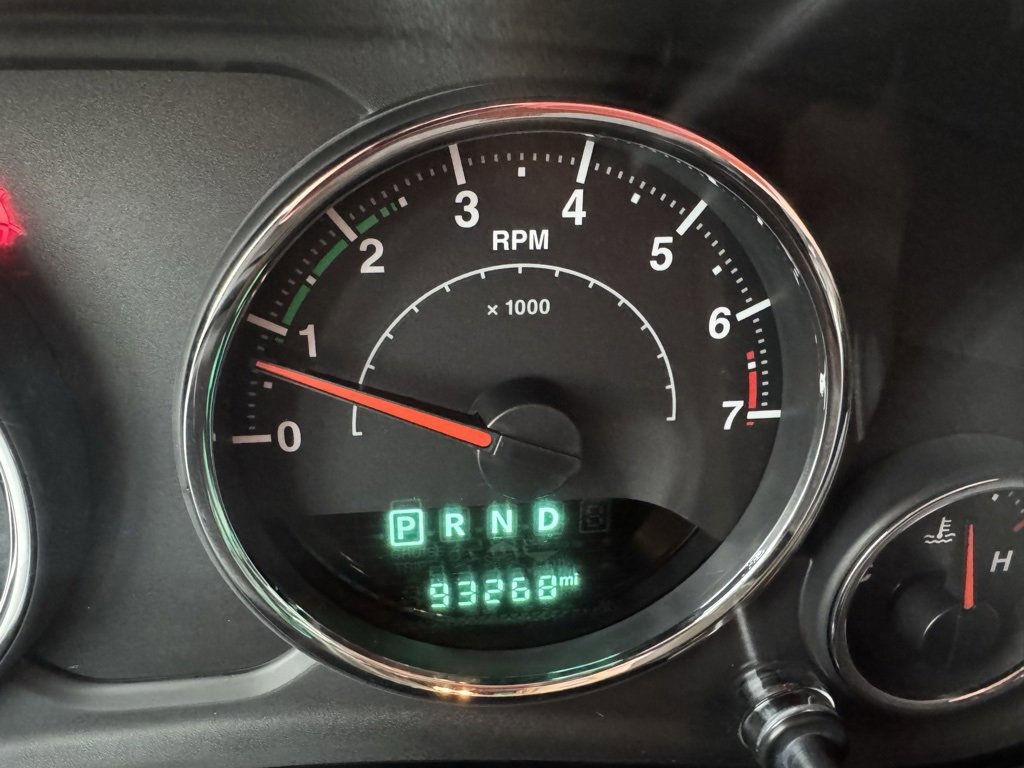 Used 2017 Jeep Wrangler Unlimited Sahara w/ Connectivity Group image 35