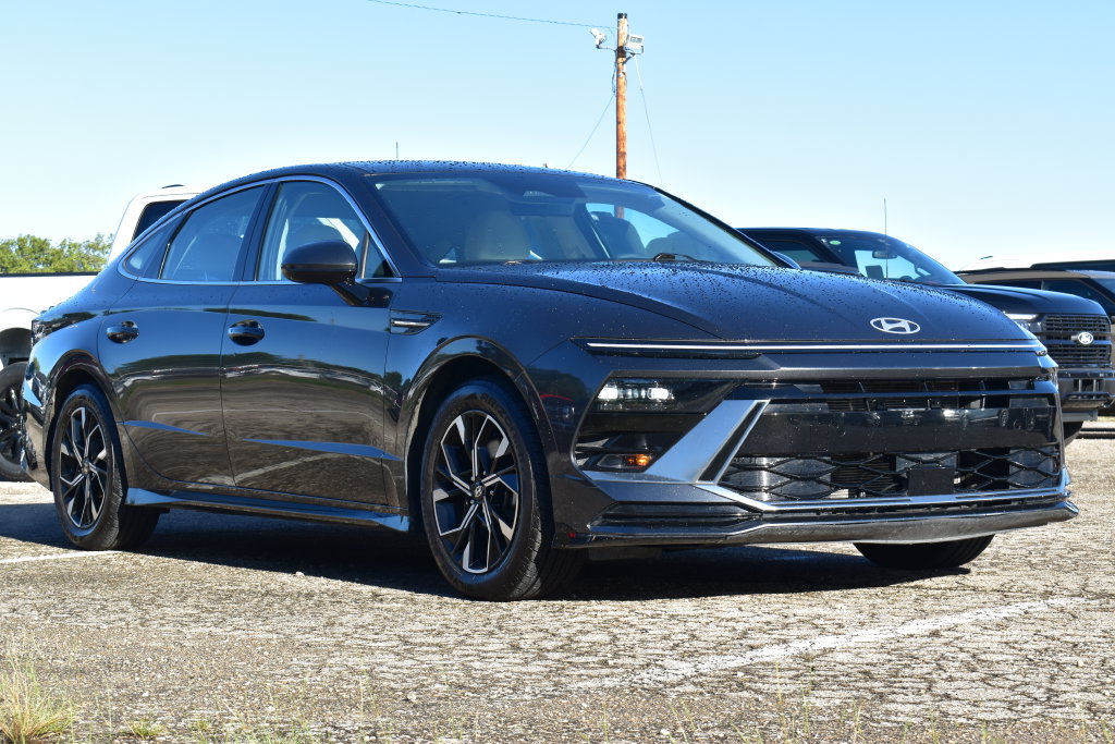 Used 2025 Hyundai Sonata SEL FWD image 3