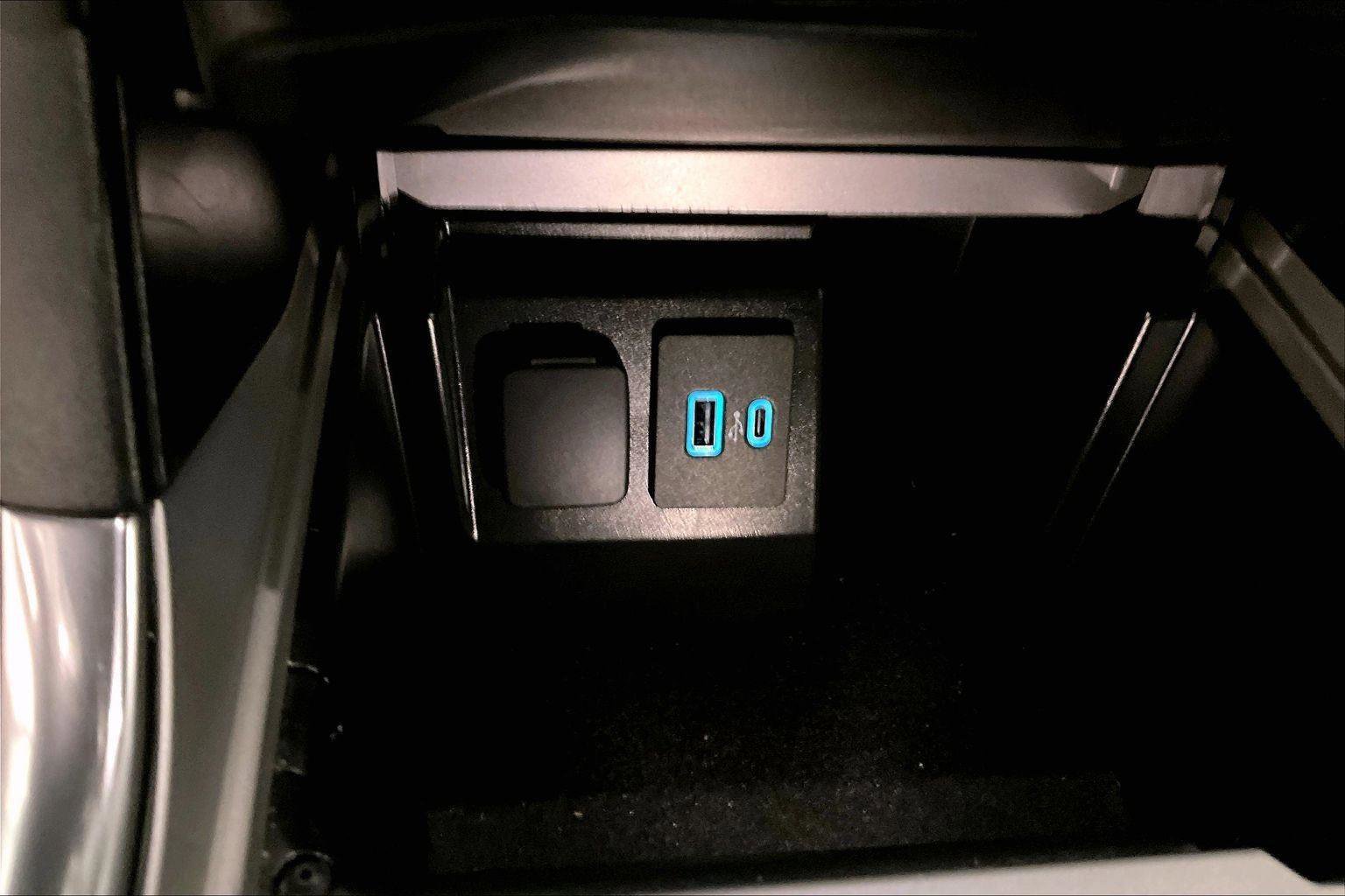 Certified 2022 Ford Explorer XLT w/ Equipment Group 202A image 32