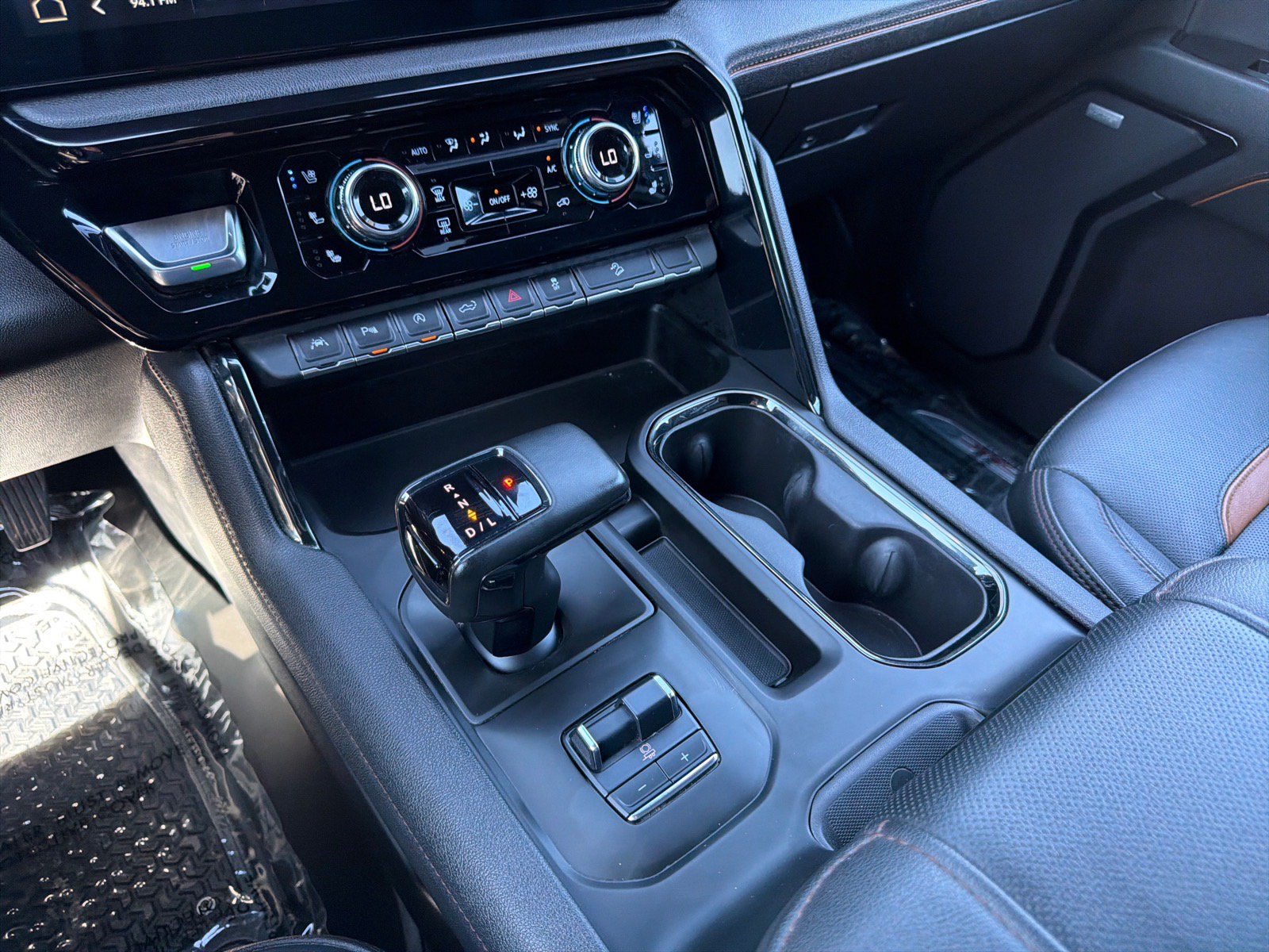 Used 2023 GMC Sierra 1500 AT4 w/ Technology Package AWD/4WD image 30