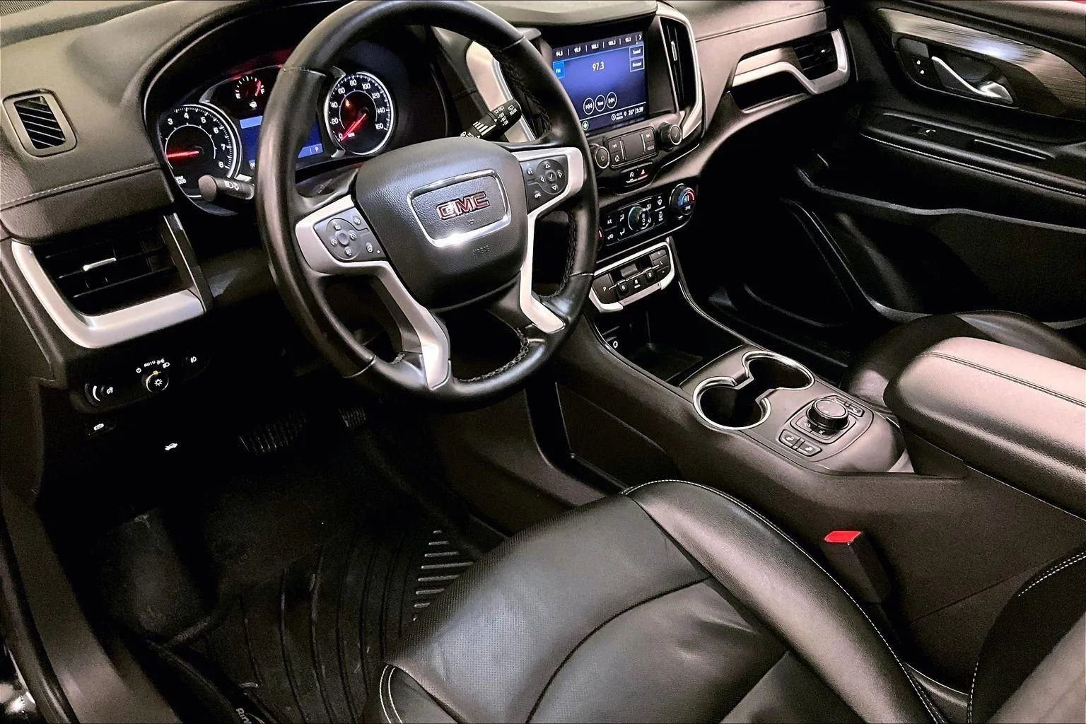 Used 2024 GMC Terrain SLT image 12