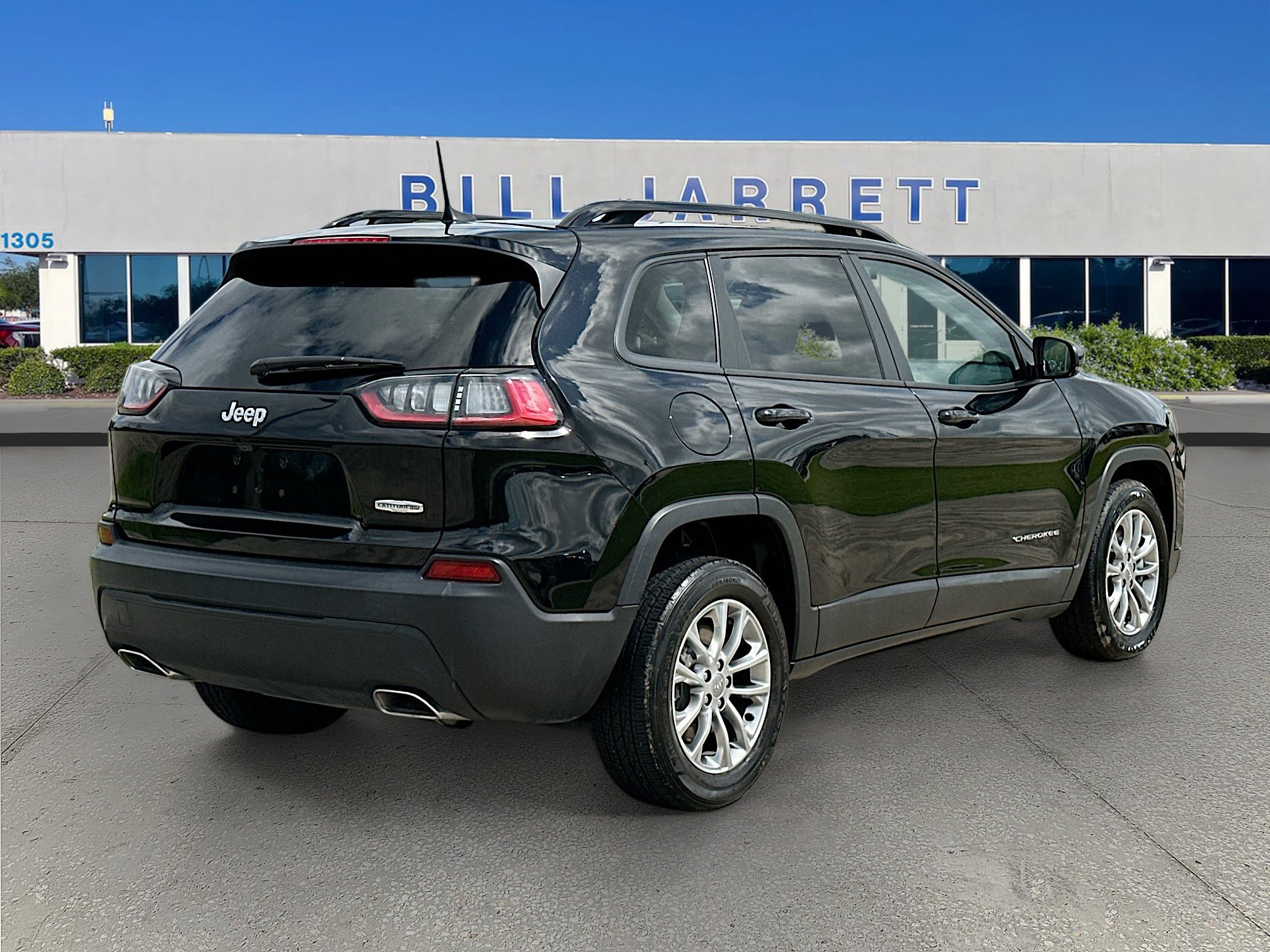 Used 2022 Jeep Cherokee Latitude Lux w/ Mopar Interior Package FWD image 5